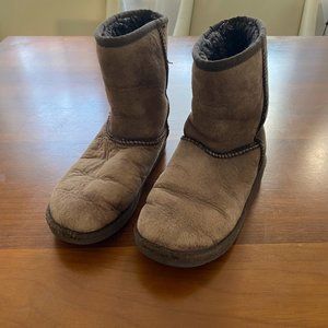 UGG Classic Short Brown Suede Boots Size 4